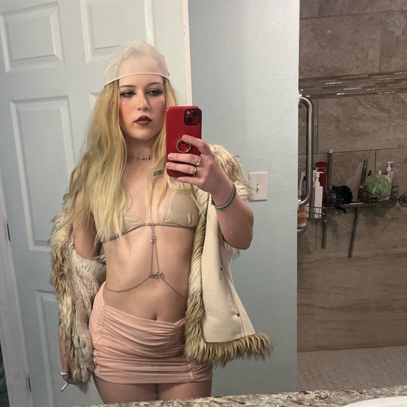 Meet HAILEY🧘🏼‍♀️ - Picture 2 of 7